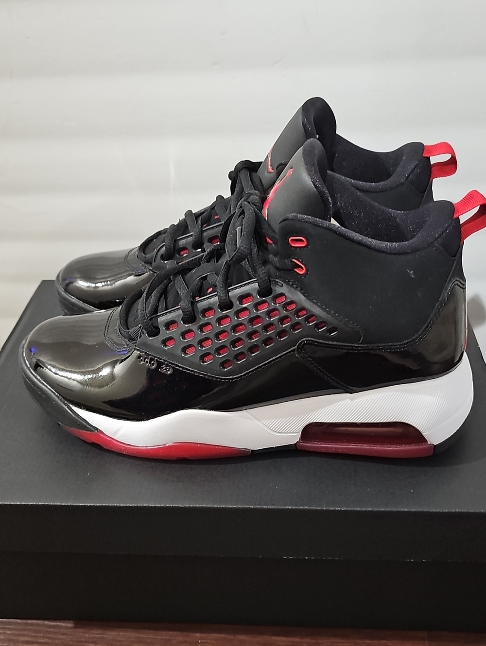Jordan Black and Red Mid-Top Sneakers MAXIN 200